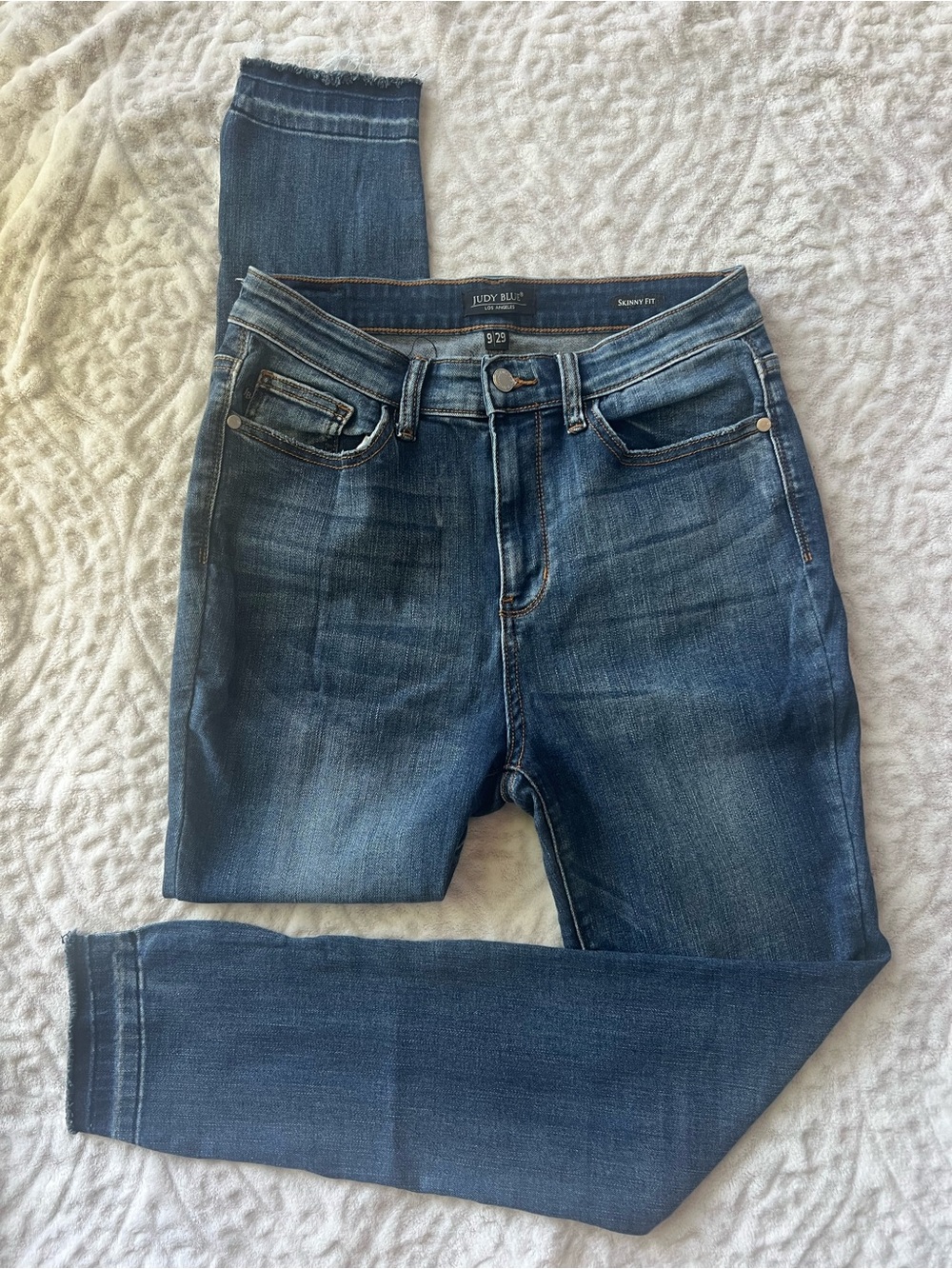 Judy Blue Skinny Fit Jeans Women’s 9/29 Medium Wash Raw Hem Side Slit